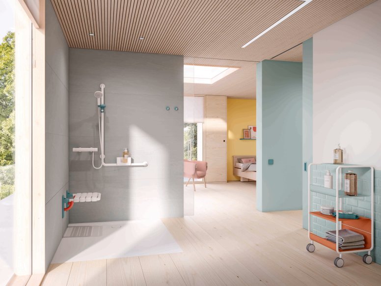 Espace douche accessible d'une chambre de patient