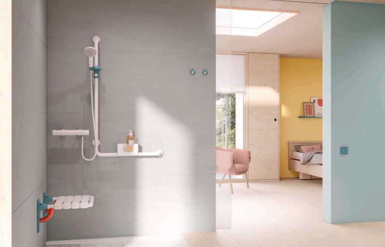 Espace douche accessible d'une chambre de patient