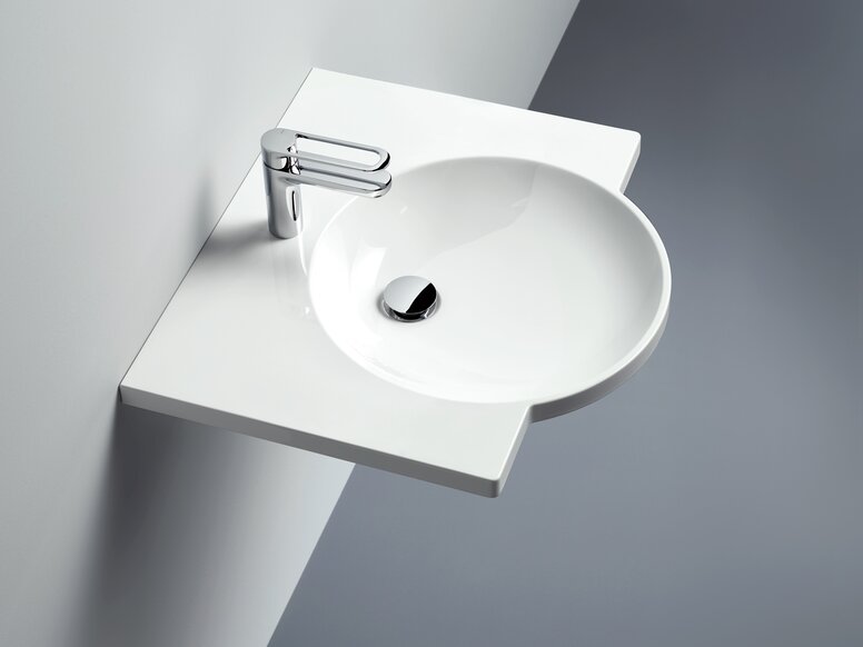 lavabo avec vasque ronde et robinetterie monocommande en chrome